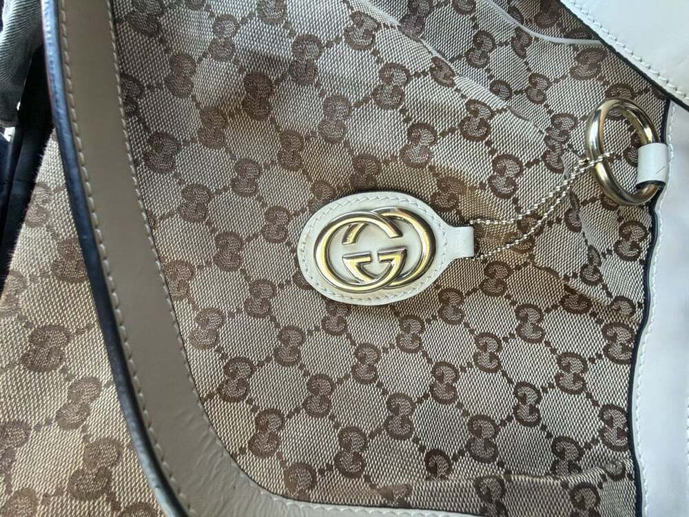 Authentic Gucci Hobo GG Britt Bag, Preowned. Canvas...
